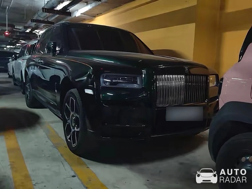 Rolls-Royce Cullinan Black Badge spotted in Hanoi