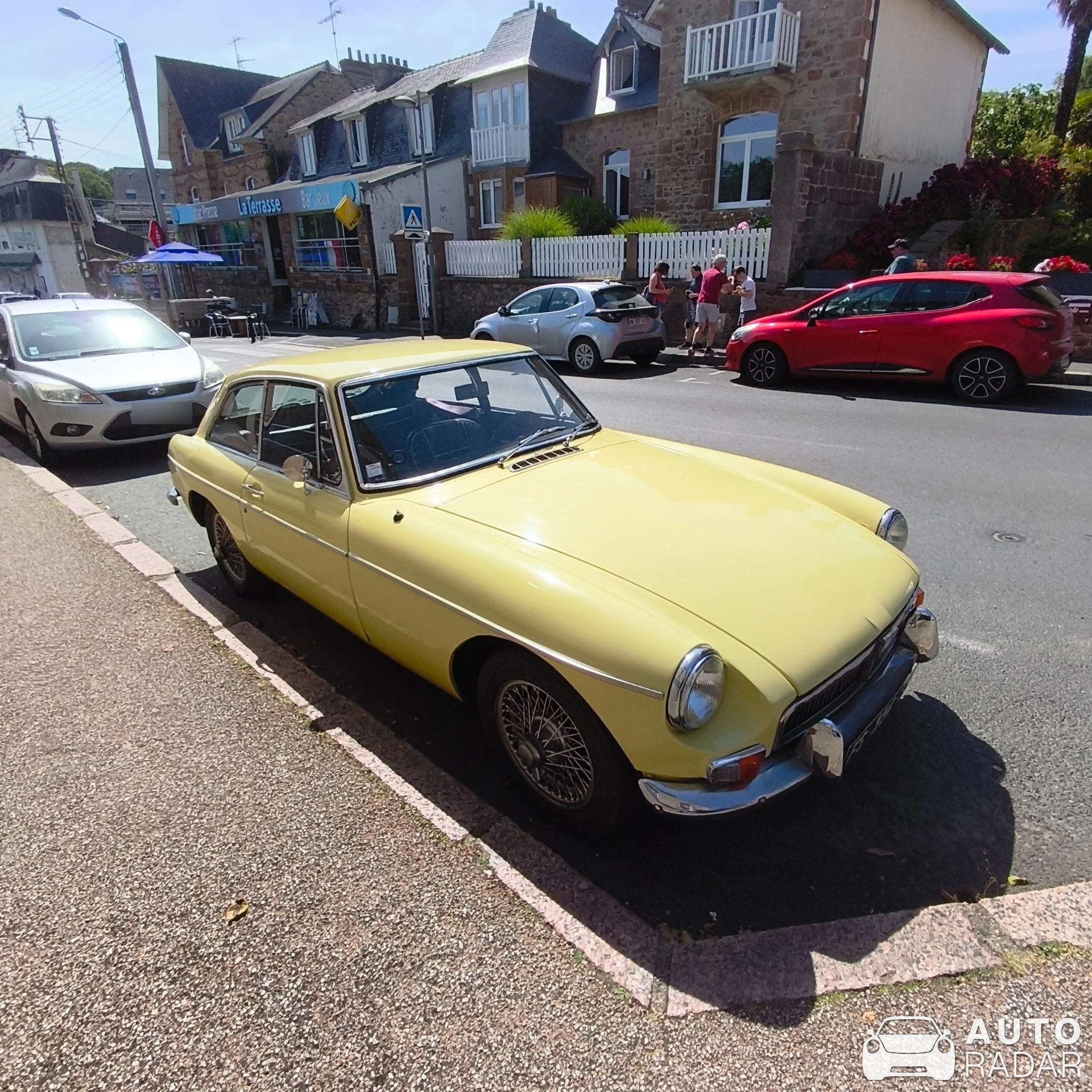 MGB GT spotted in Perros-Guirec