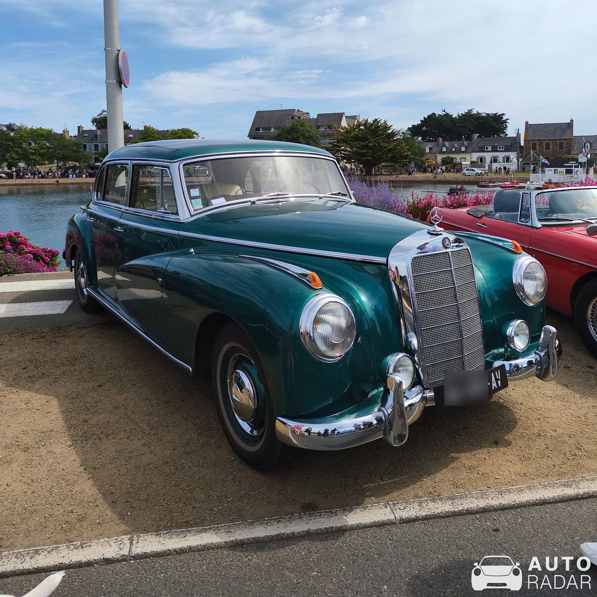 Mercedes-Benz 300 spotted in Perros-Guirec