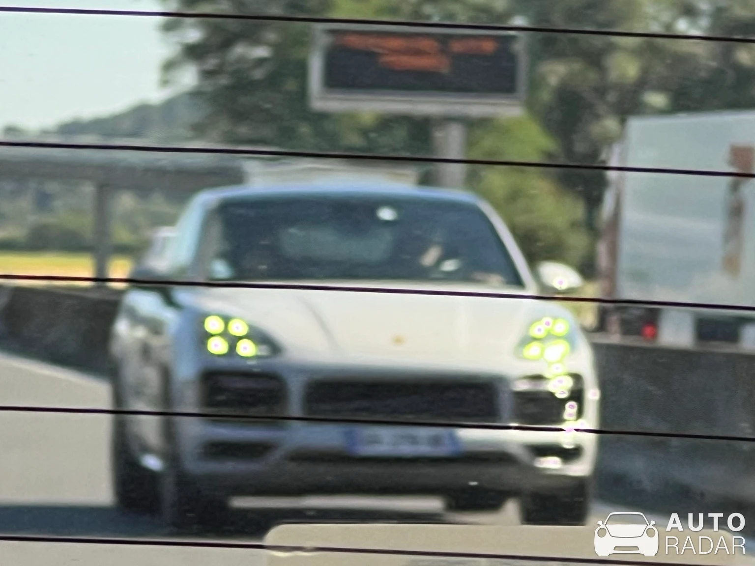 Porsche Cayenne E-Hybrid spotted in Auberives-sur-Varèze