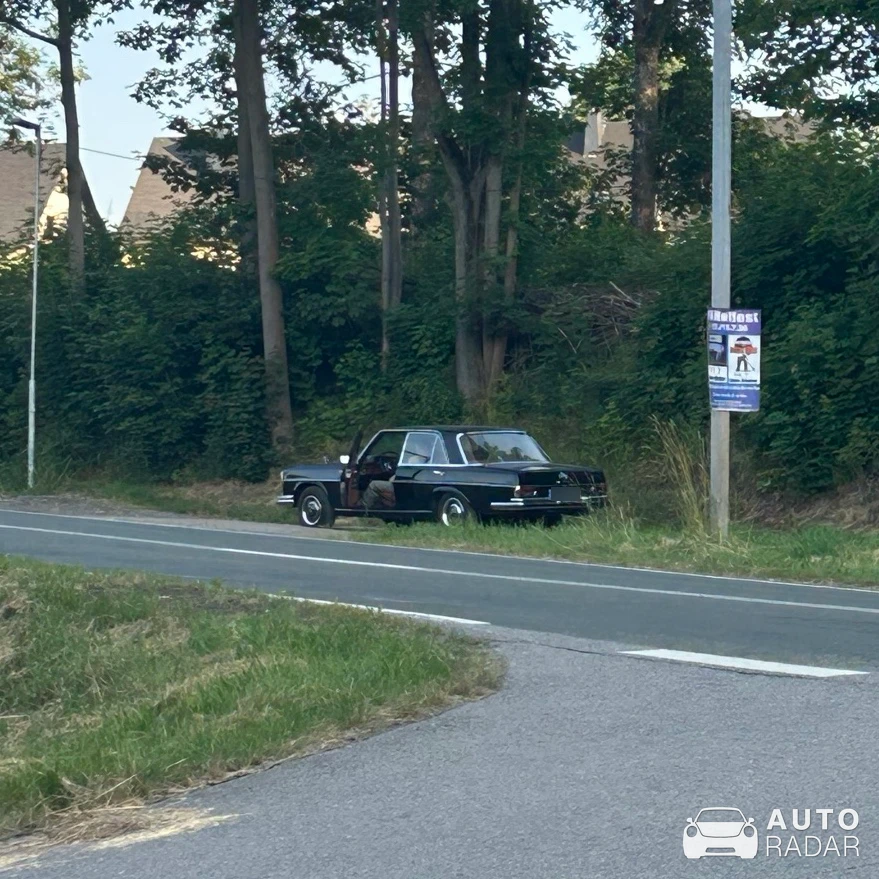 Mercedes-Benz 280 W115 spotted in Lößnitz