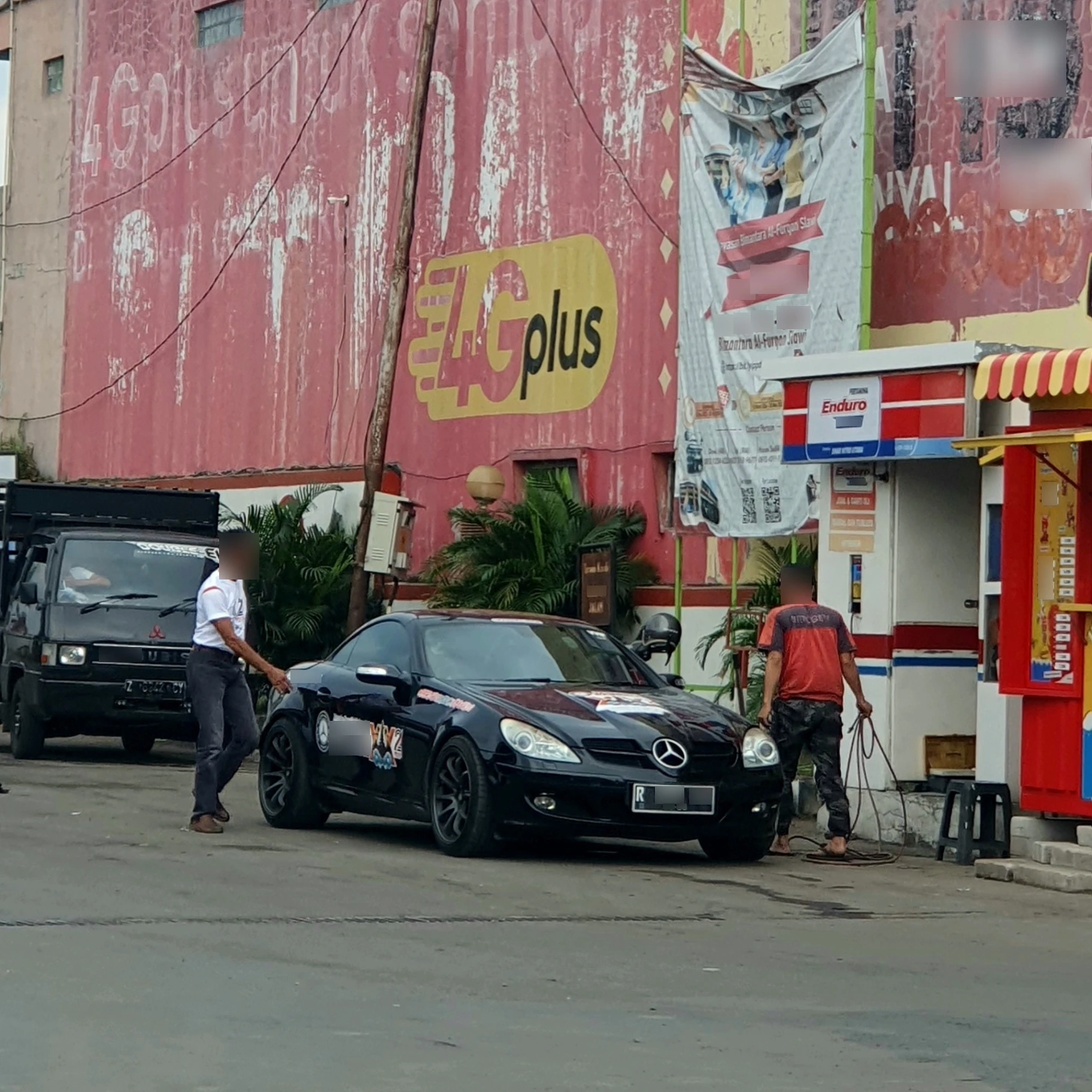 Mercedes-Benz SLK-Klasse R172 spotted in Kabupaten Tegal, Indonesia