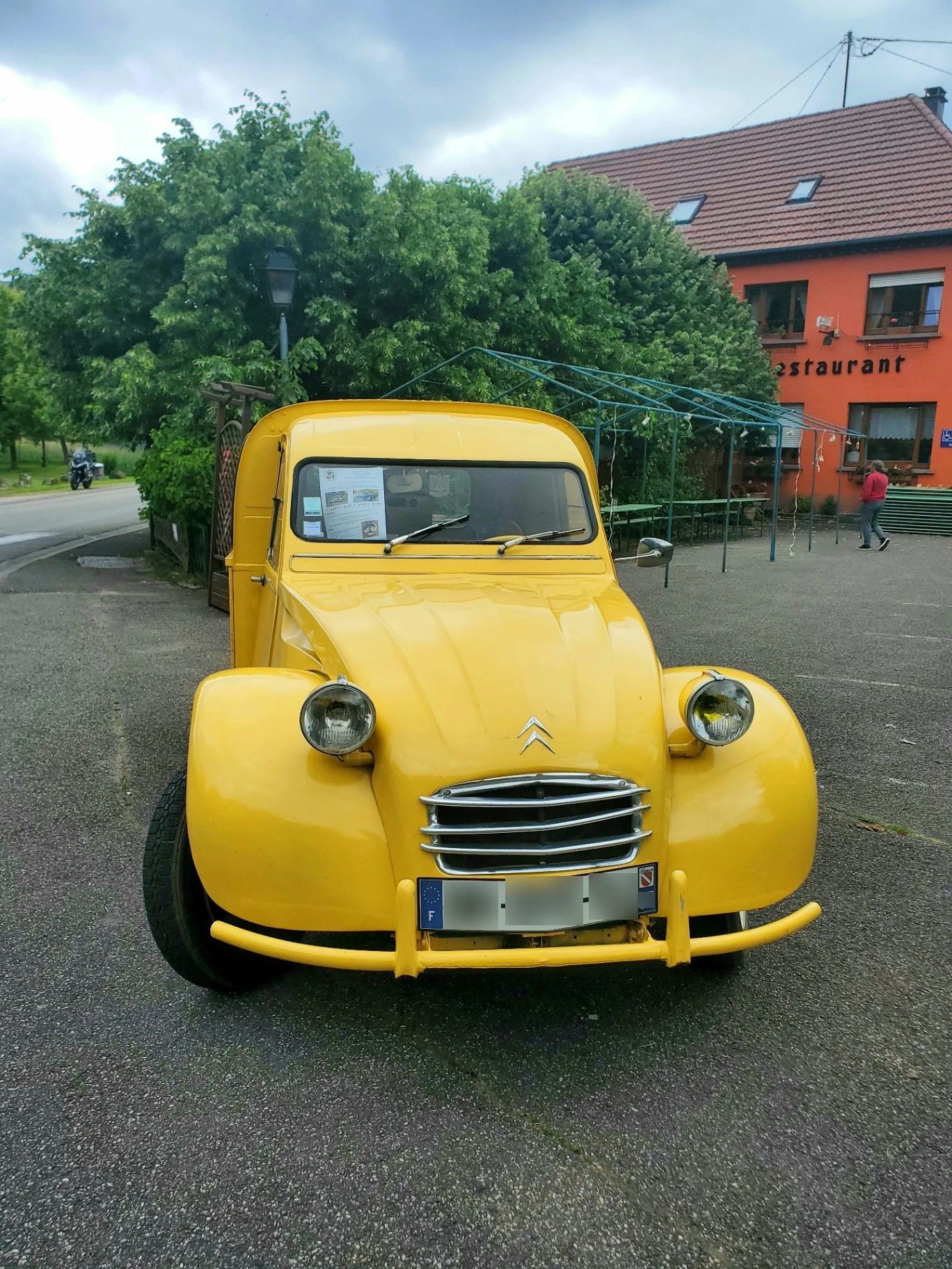 Citroën 2CV spotted in Fouchy, France