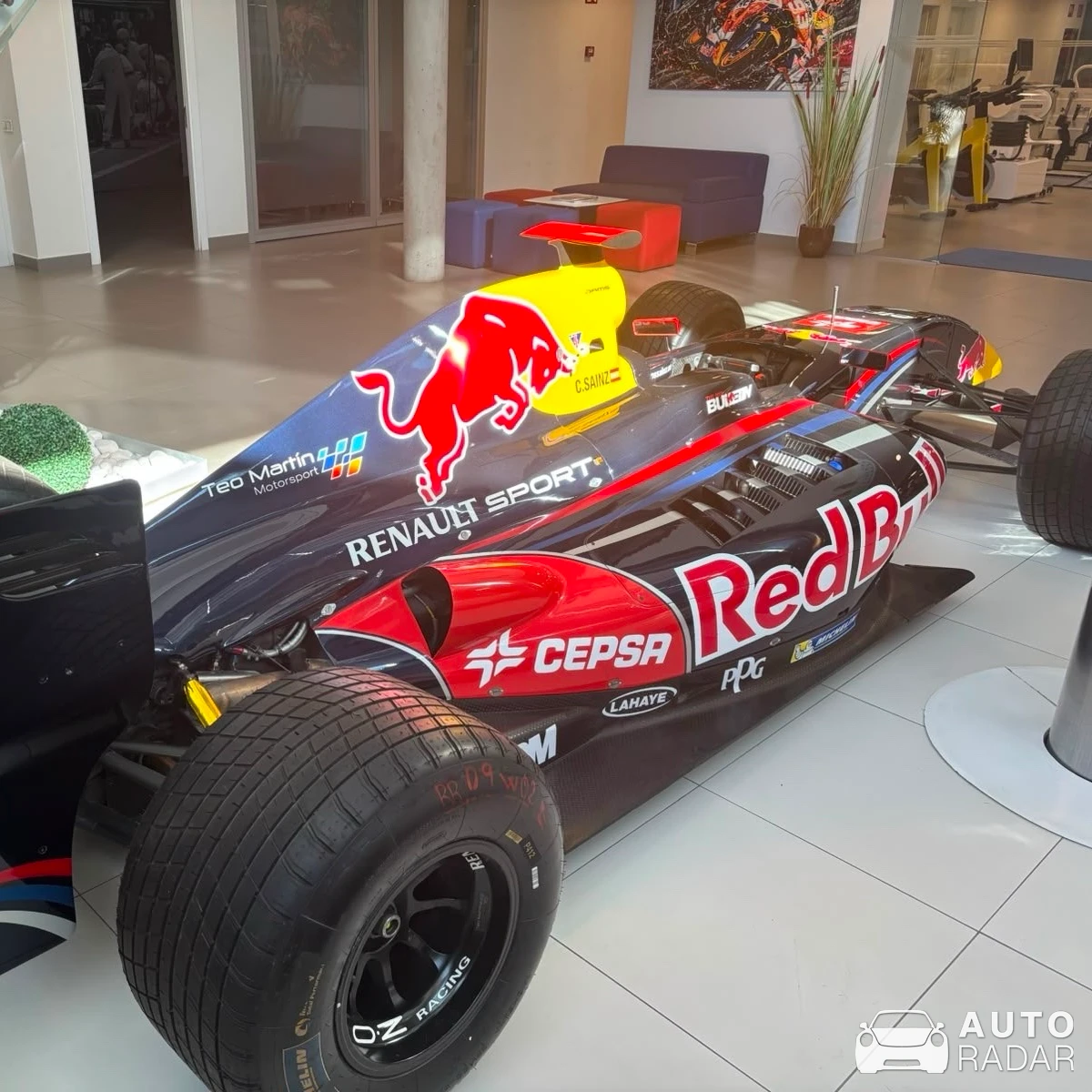 Red Bull Racing RB8 spotted in Madrid