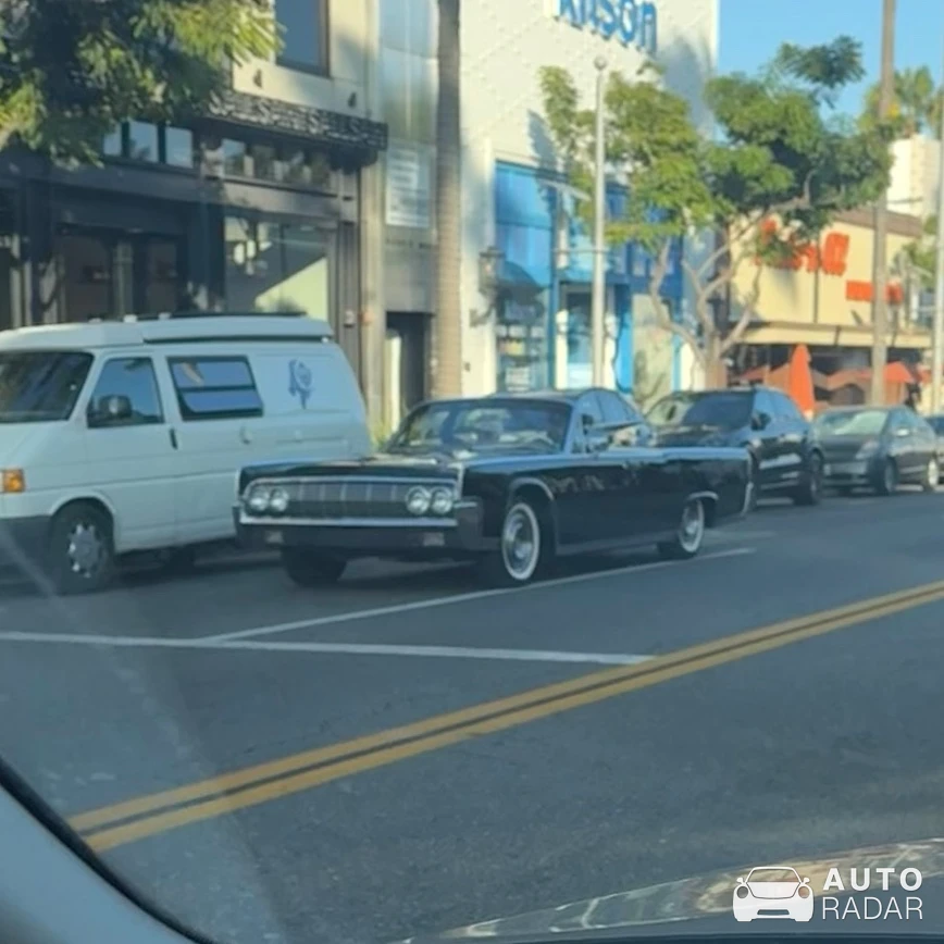 Lincoln Continental Mark IV spotted in Beverly Hills