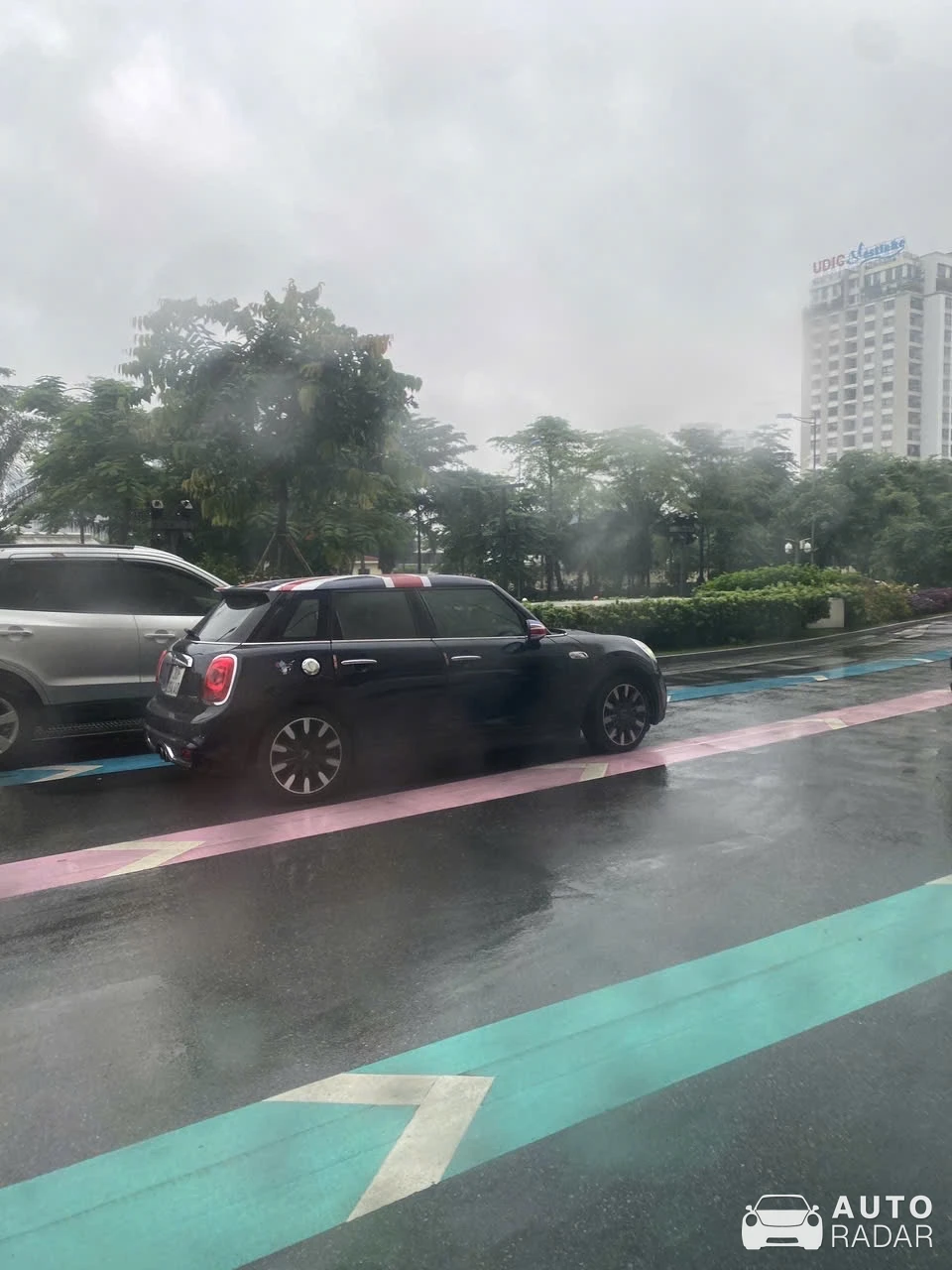 Mini Cooper S 5-Door spotted in Hanoi