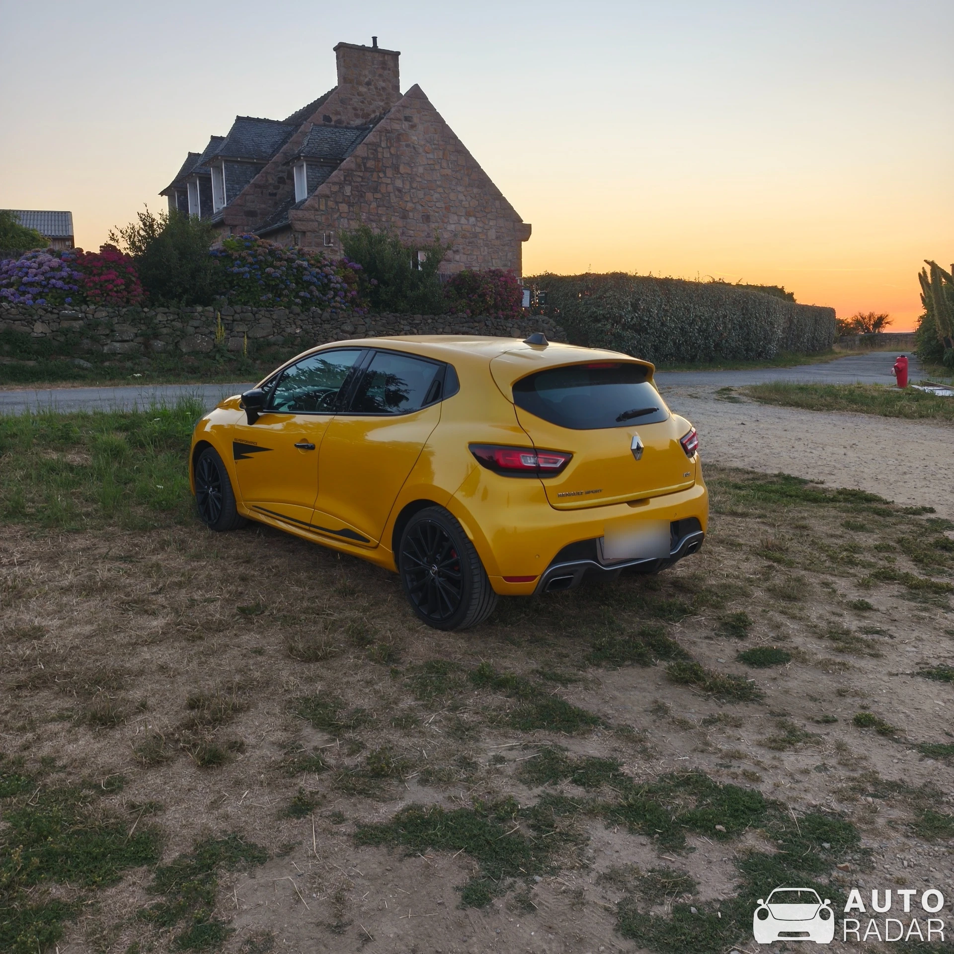 Renault Clio spotted in Plouezoc'h