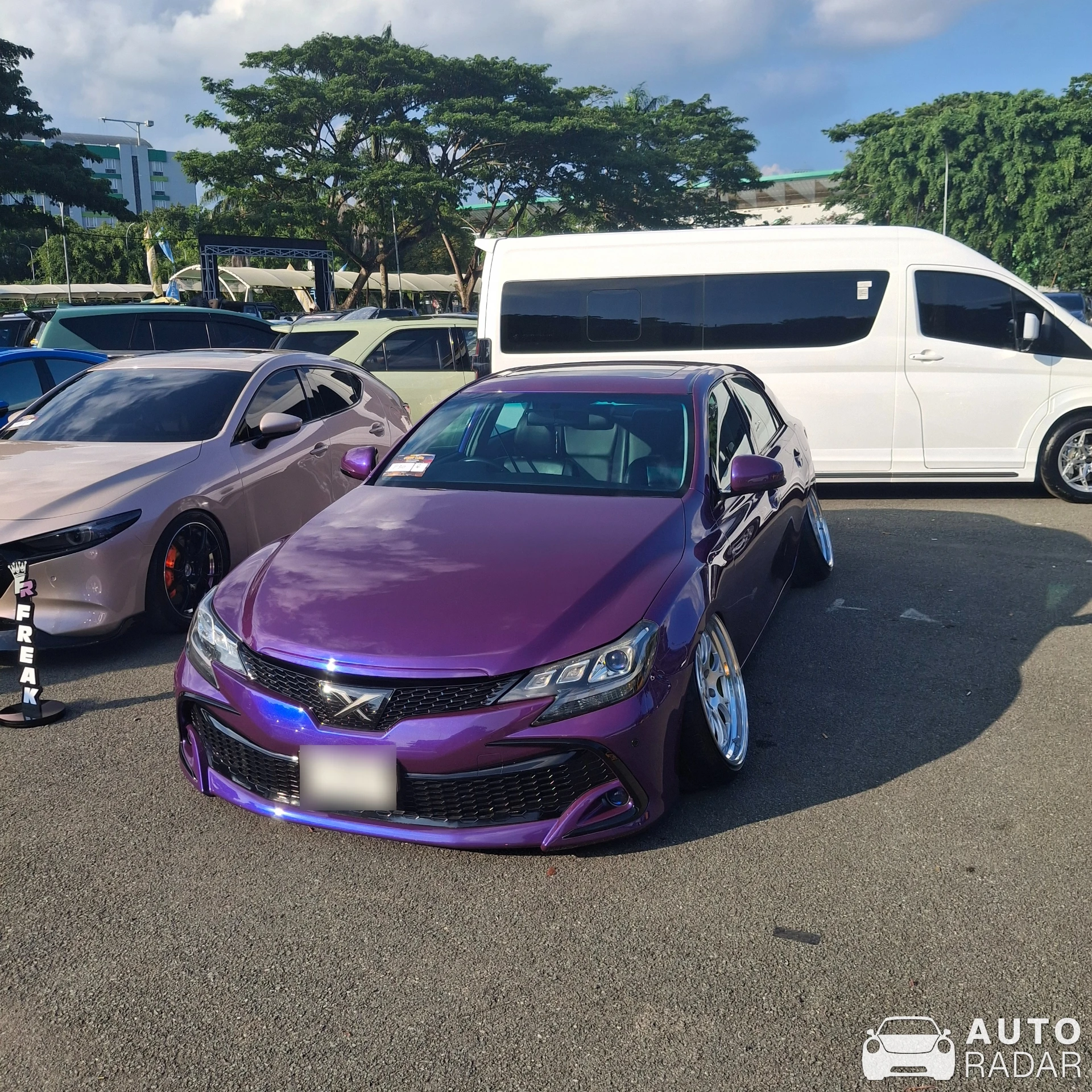 Toyota Mark X spotted in Samarinda