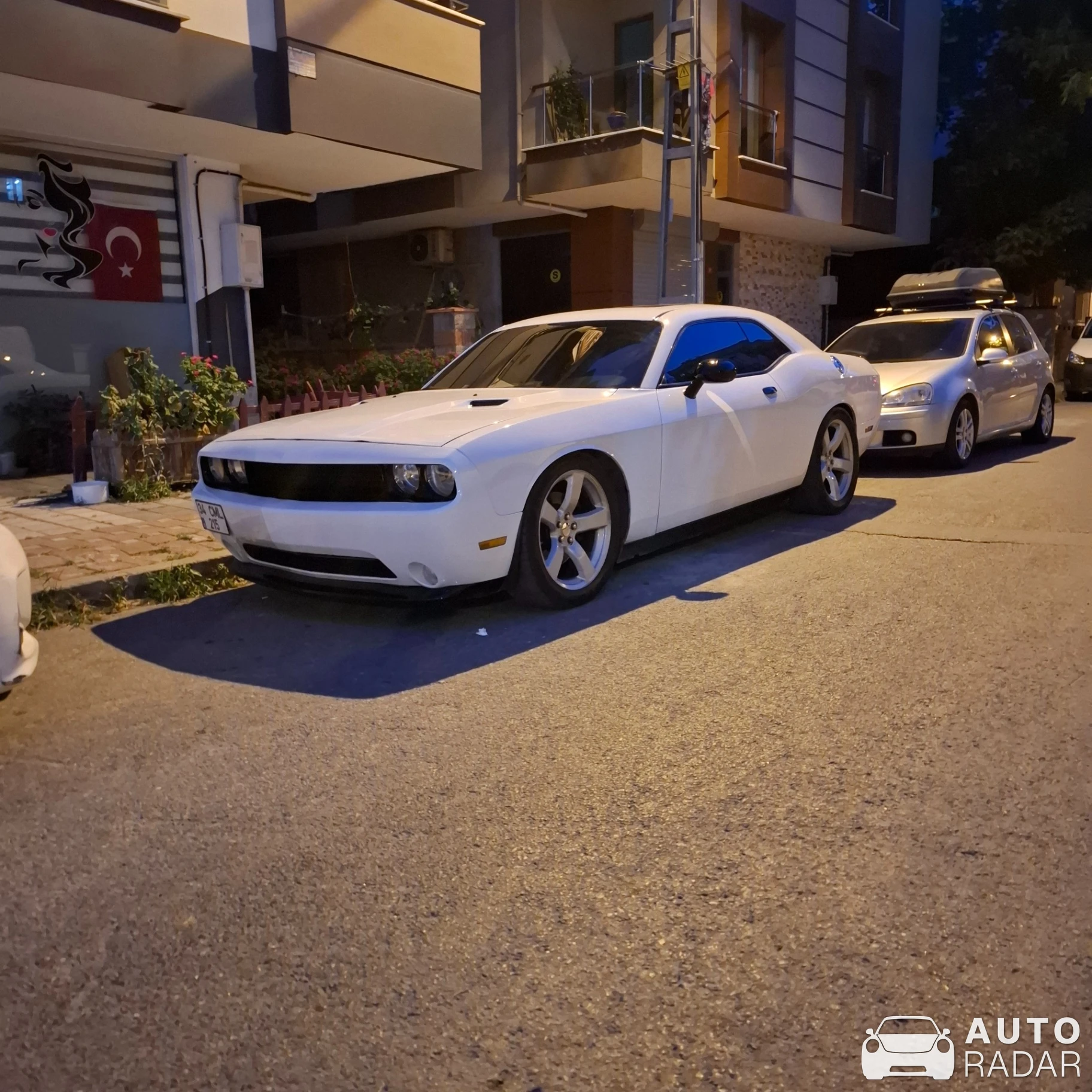 Dodge Challenger SE 2013 spotted in Çekmeköy, Türkiye