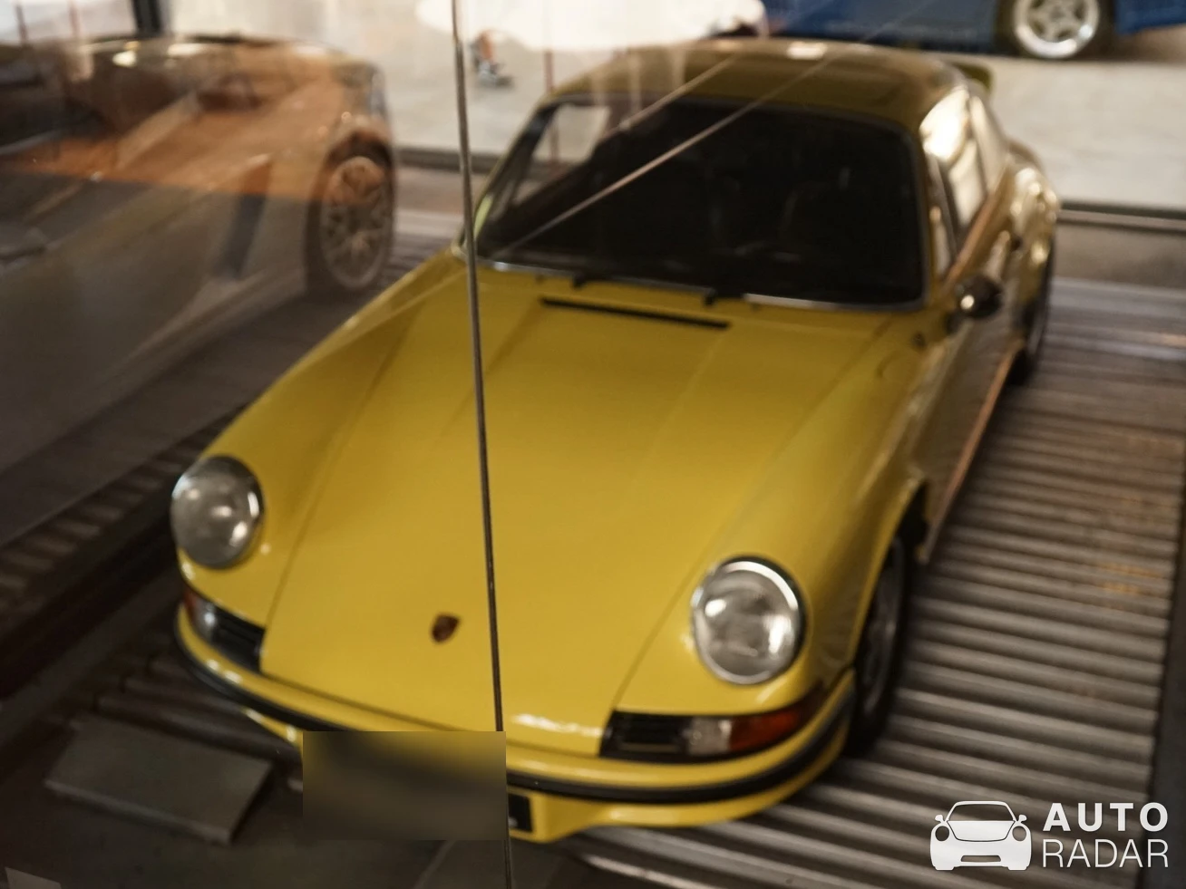 Porsche 911 Carrera RS 2.7 spotted in Berliini