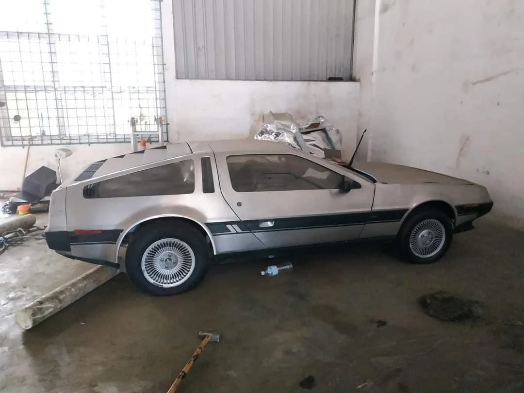 DeLorean DMC-12 spotted in Malang, Indonesia