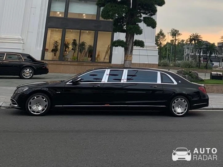 Mercedes-Maybach S 650 Pullman spotted in Phan Đình Phùng