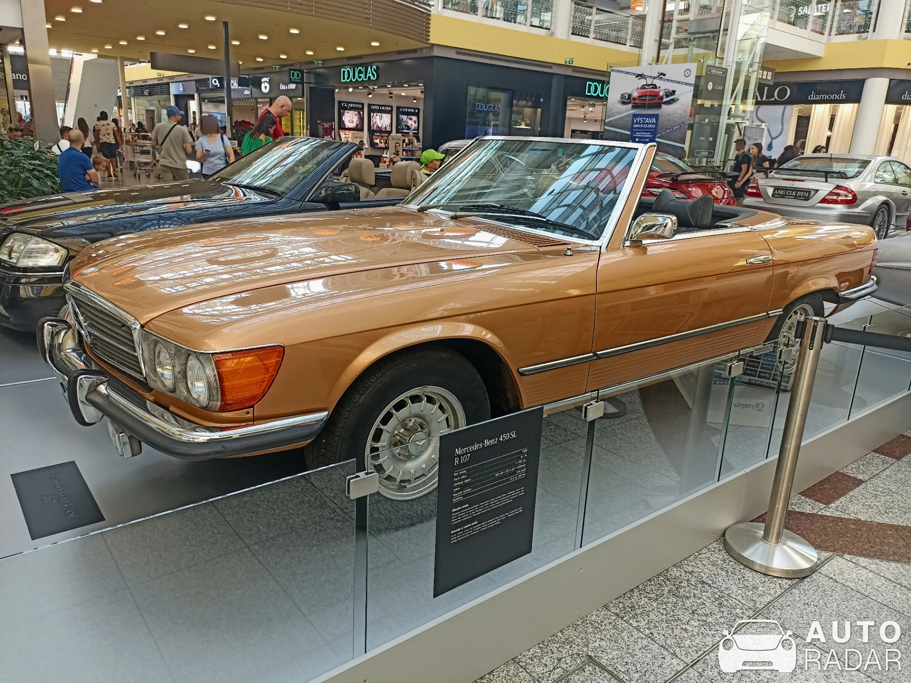 Mercedes-Benz 450 SL R107 spotted in Okres Brno-venkov, Czechia