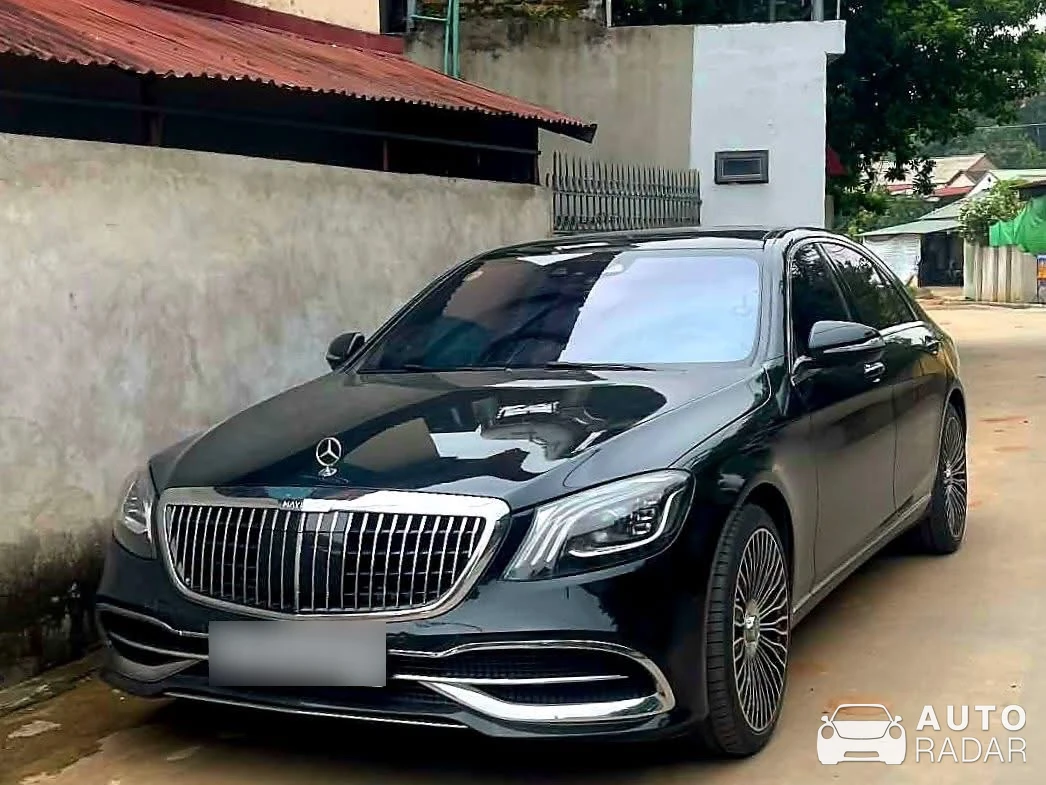 Mercedes-Benz S 65 AMG V222 spotted in Việt Trì