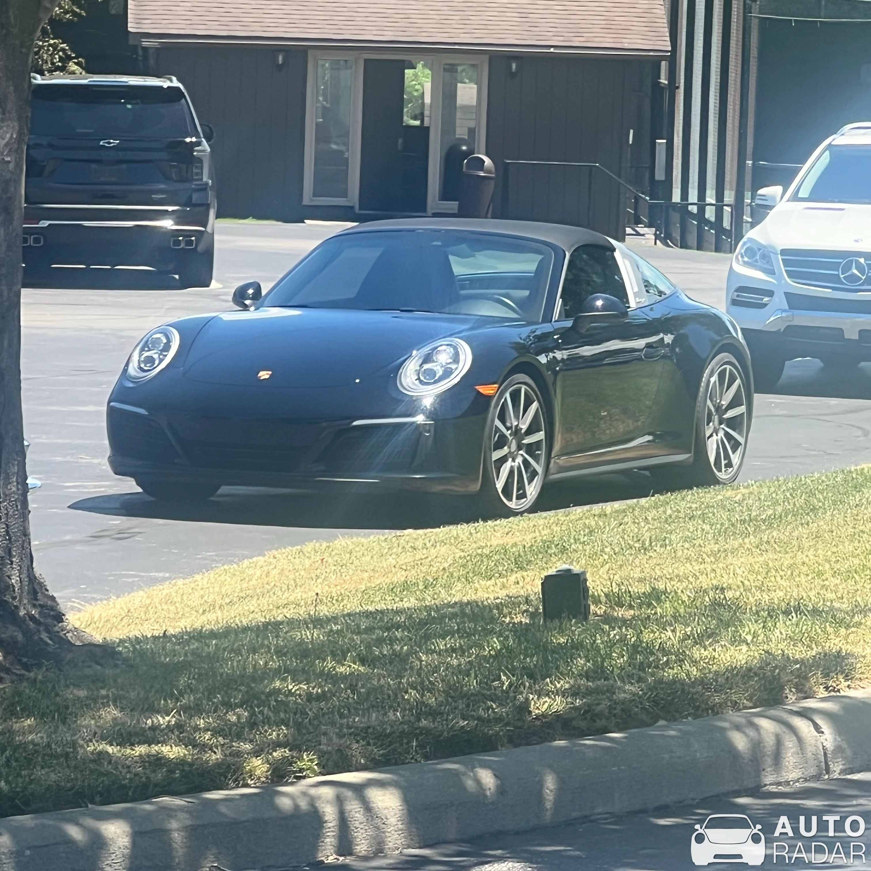 Porsche 911 Targa spotted in Warrensville Heights