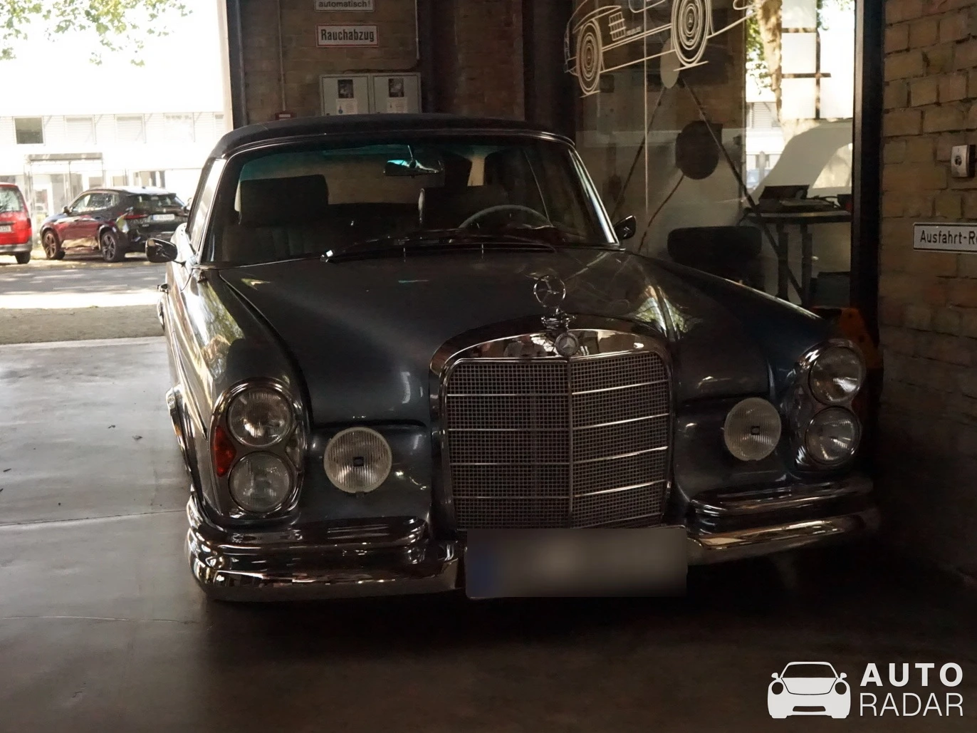 Mercedes-Benz 280 CE spotted in Berliini