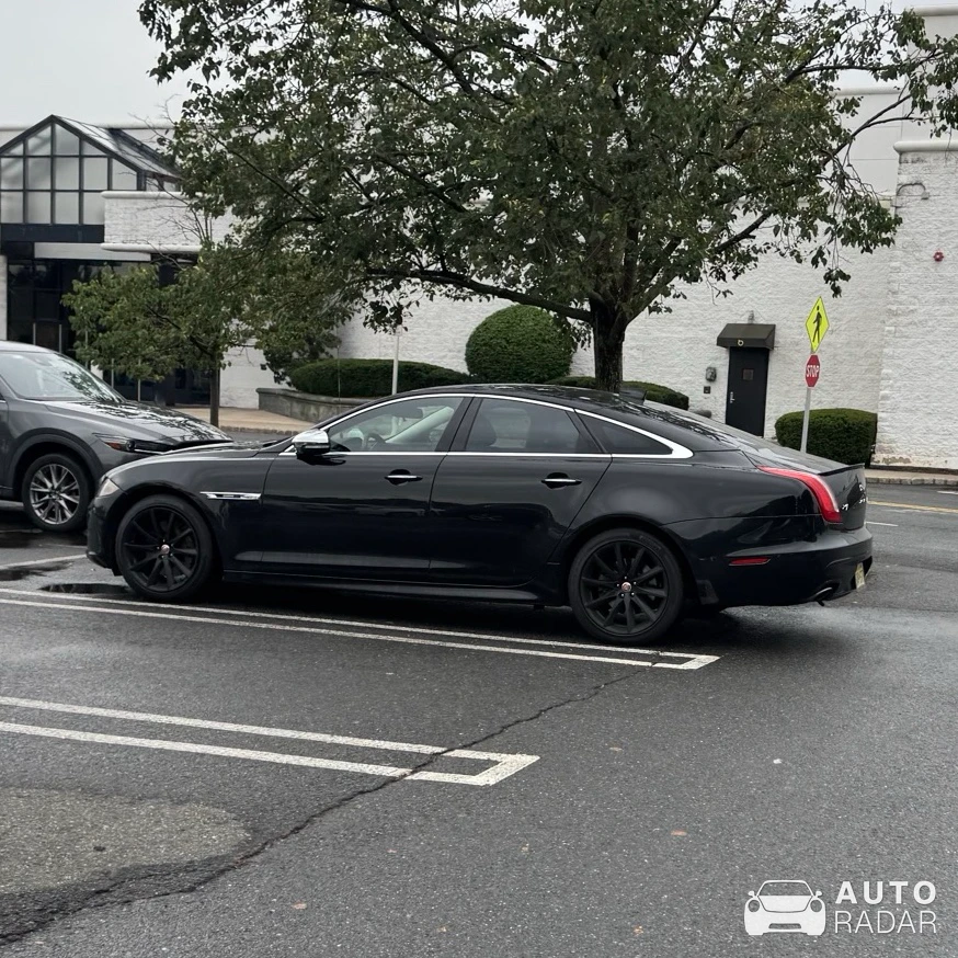 Jaguar XJ spotted in Summit