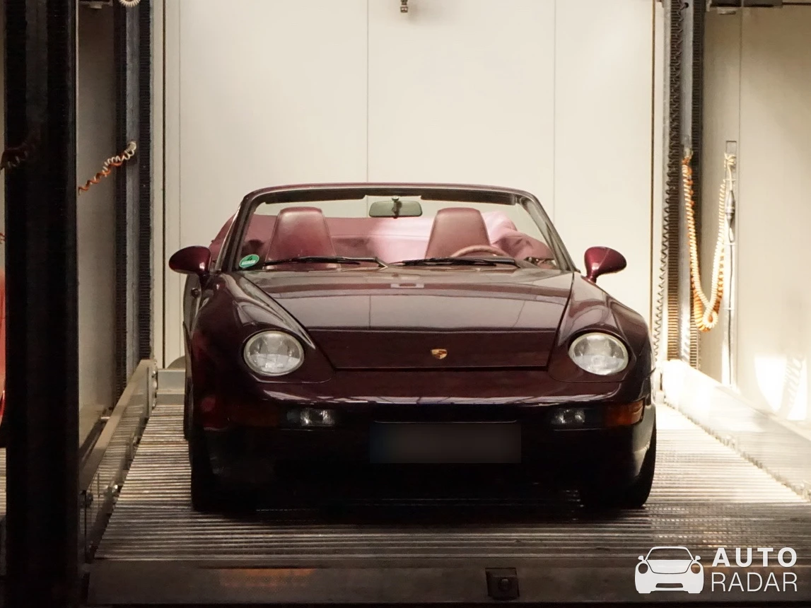 Porsche 968 Cabriolet spotted in Berliini