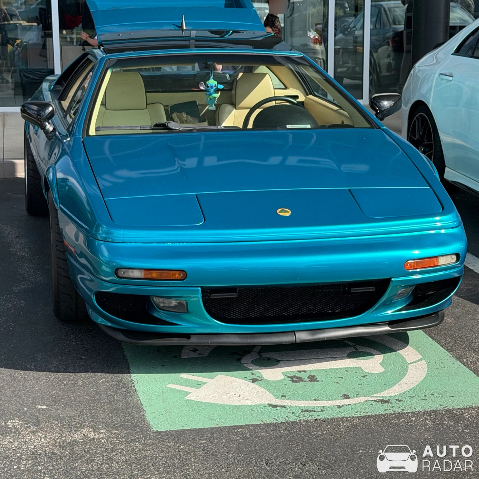 Lotus Esprit V8 spotted in North Olmsted
