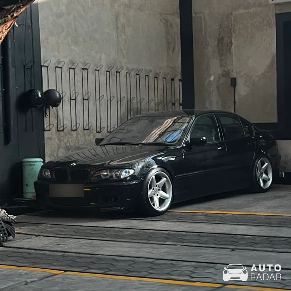 BMW 3 Series E46 spotted in Bandung