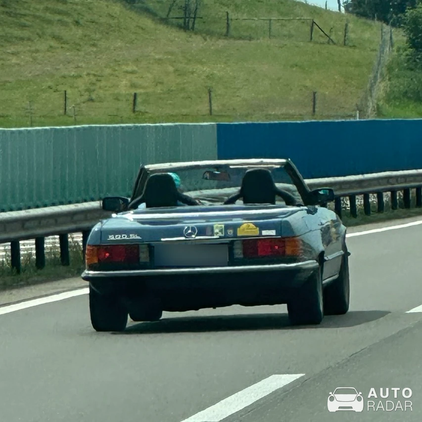 Mercedes-Benz SL 500 spotted in Niederwil SG