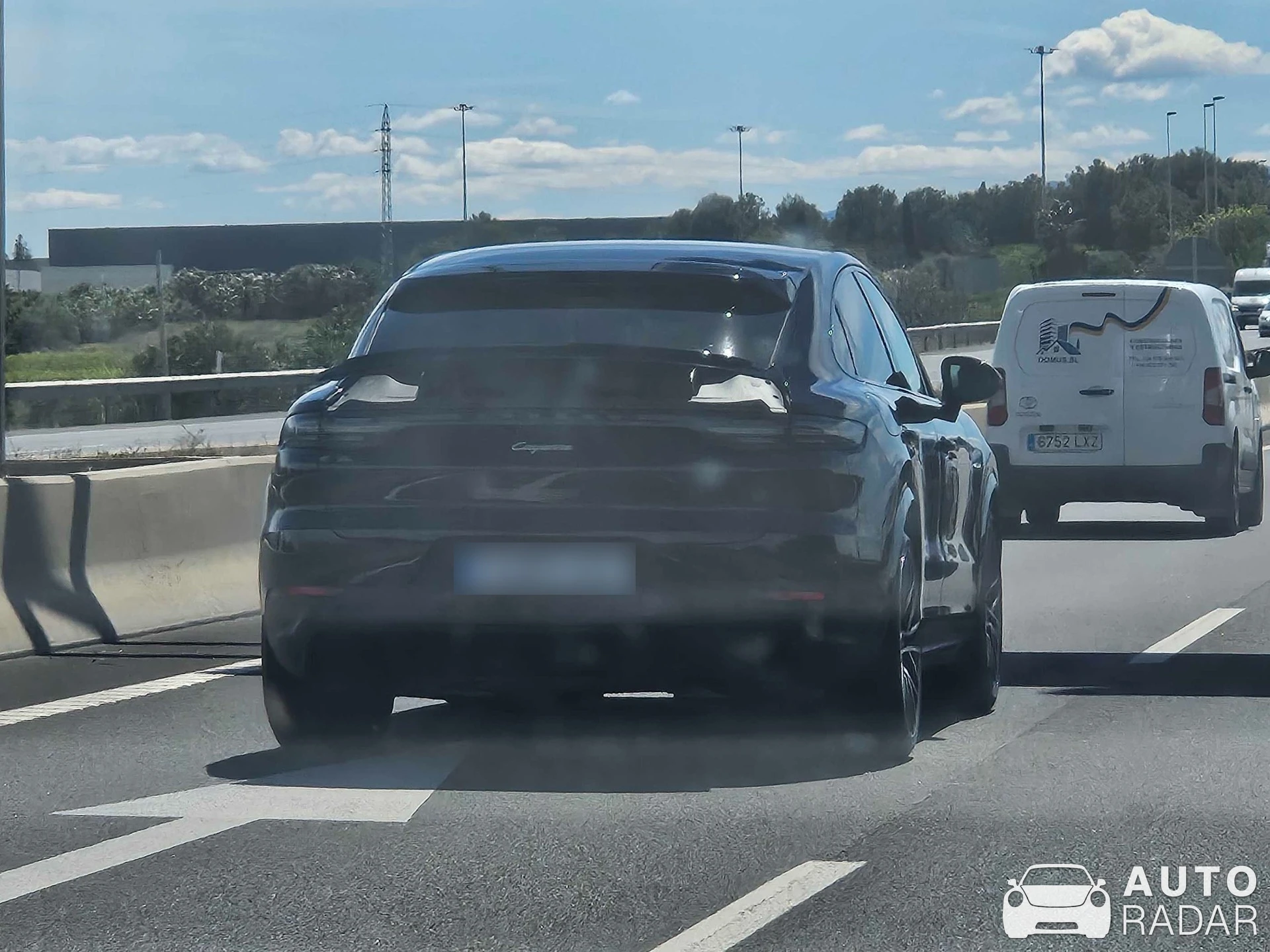 Porsche Cayenne Coupé E-Hybrid spotted in Cheste