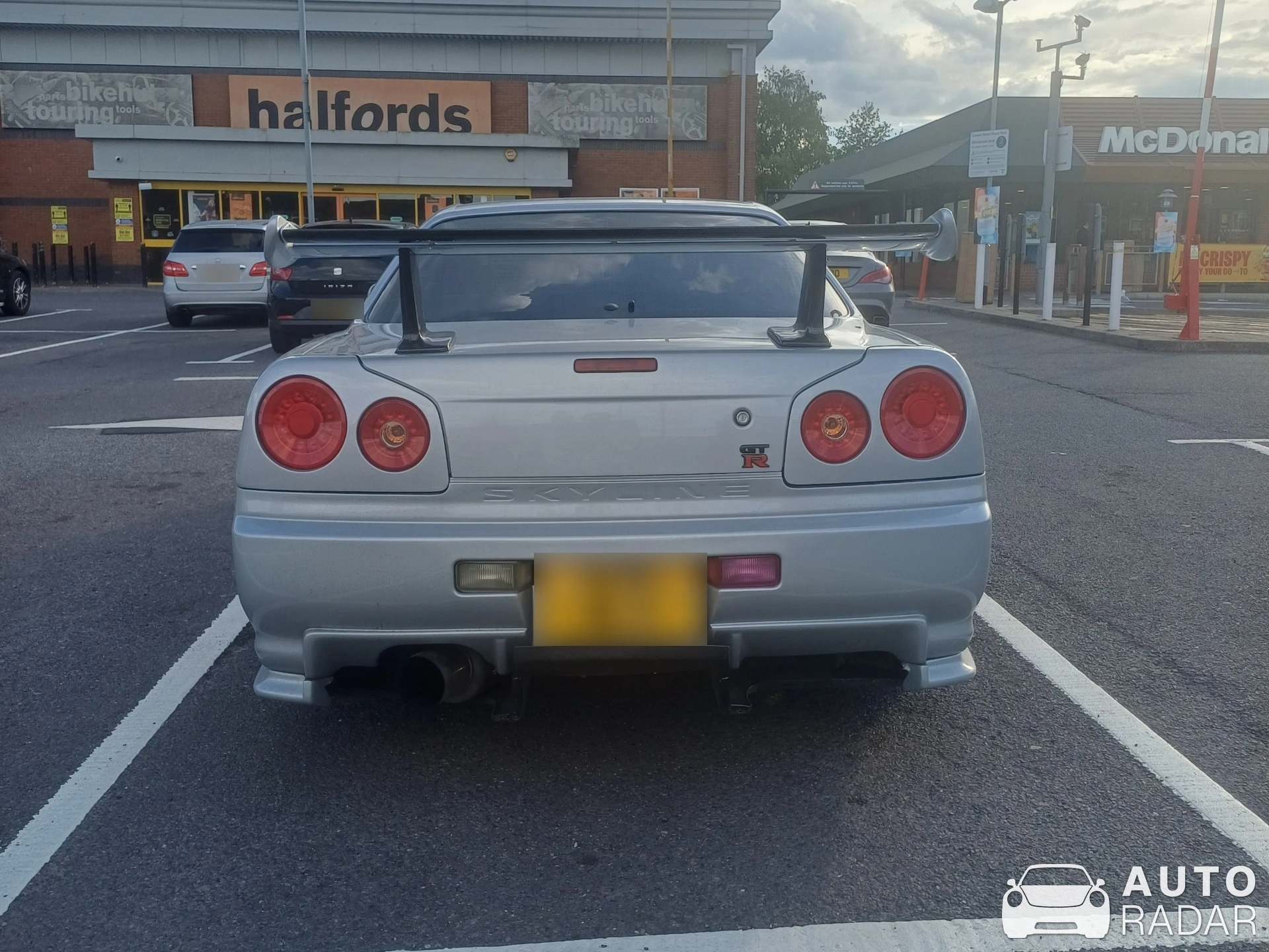 Nissan Skyline R34 GT-R spotted in Pinchbeck