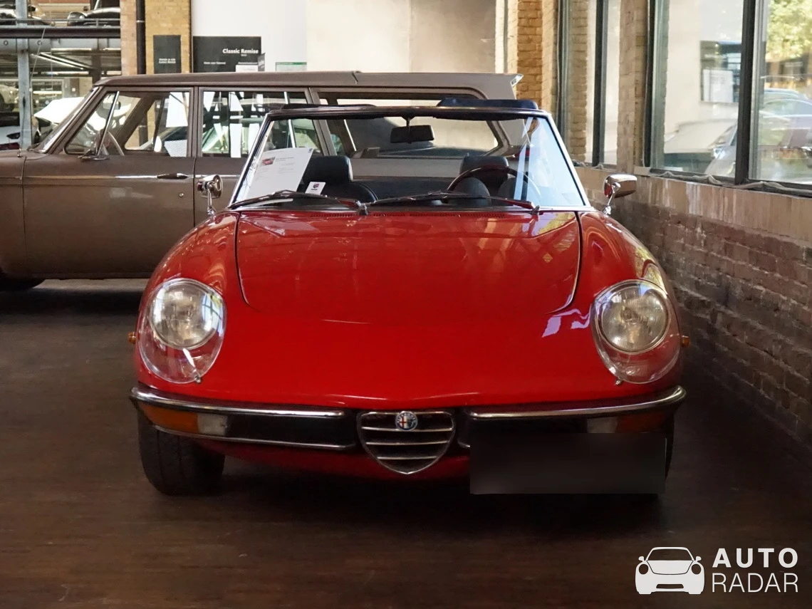 Alfa Romeo Spider Series 2 Duetto spotted in Berliini