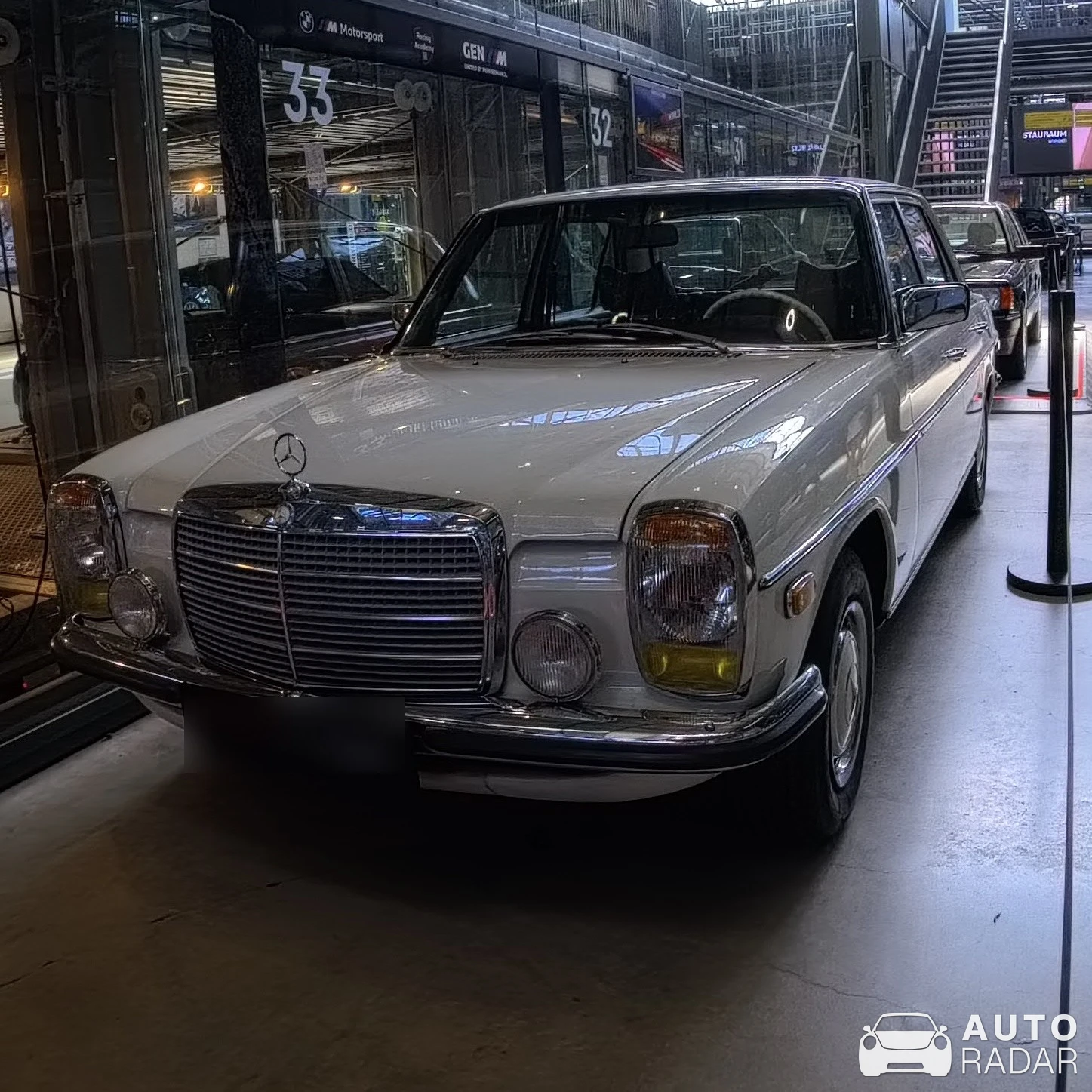 Mercedes-Benz 220D W115 spotted