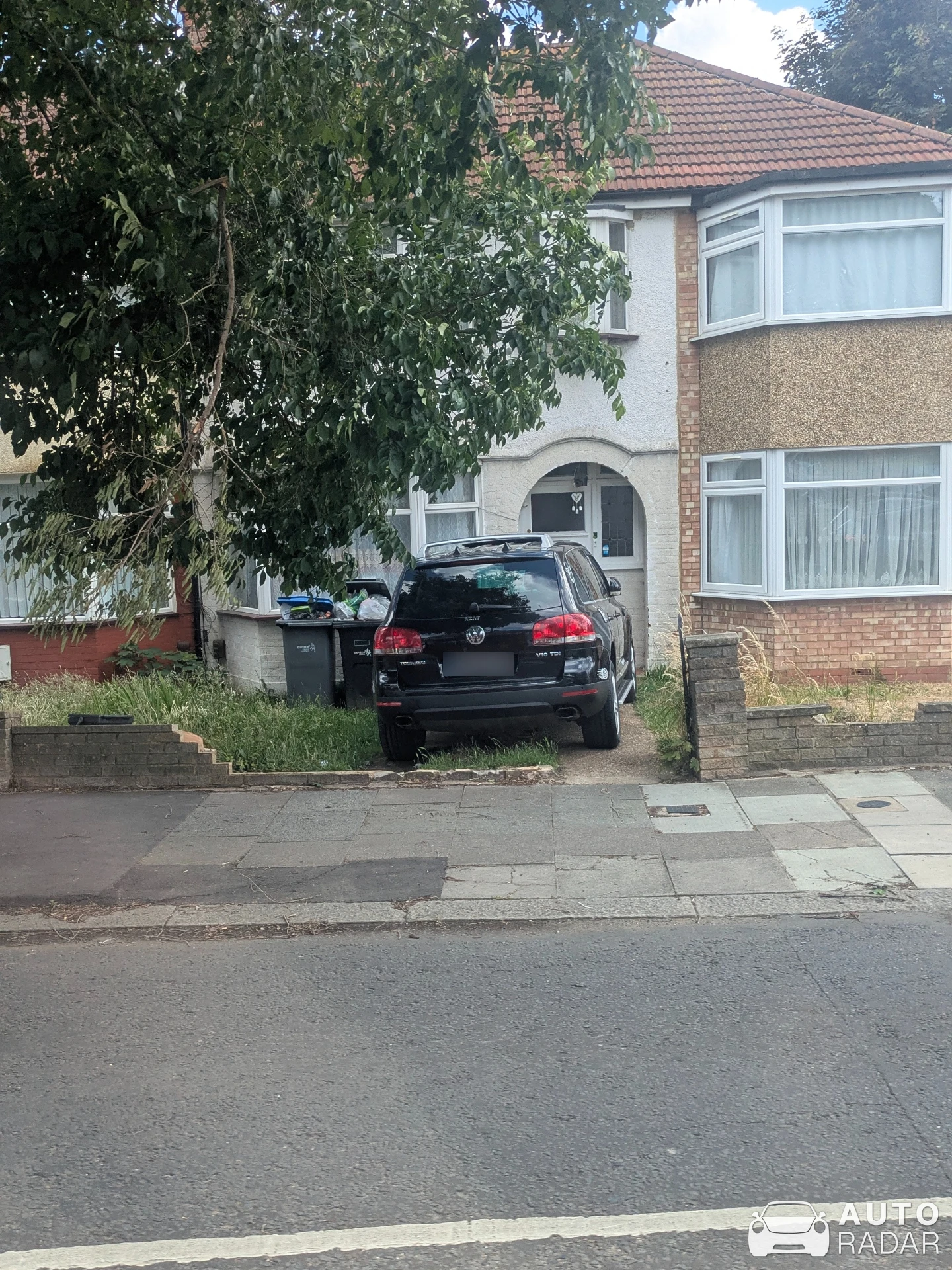Volkswagen Touareg V10 TDI spotted in London