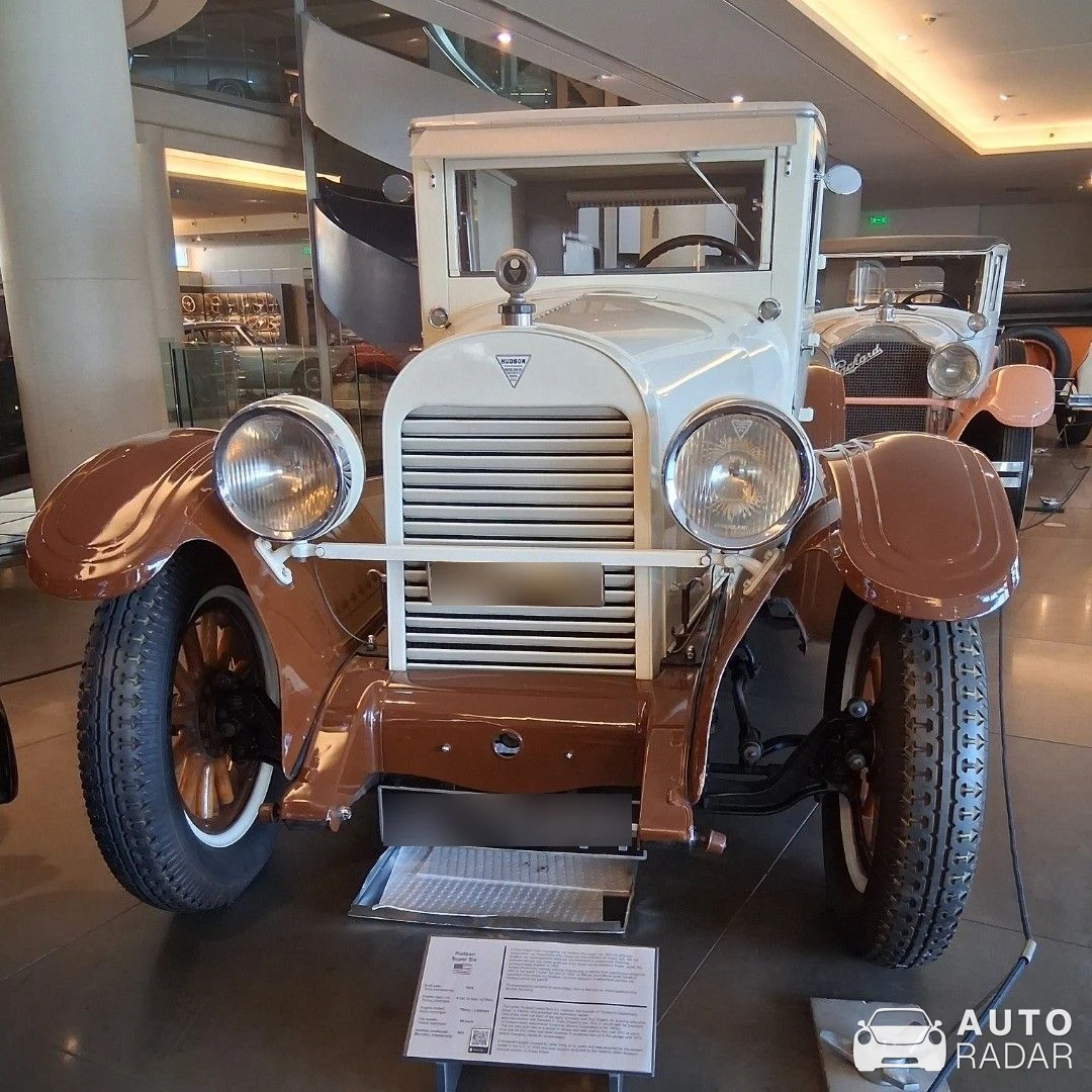 Hudson Super Six spotted in Athina, Greece