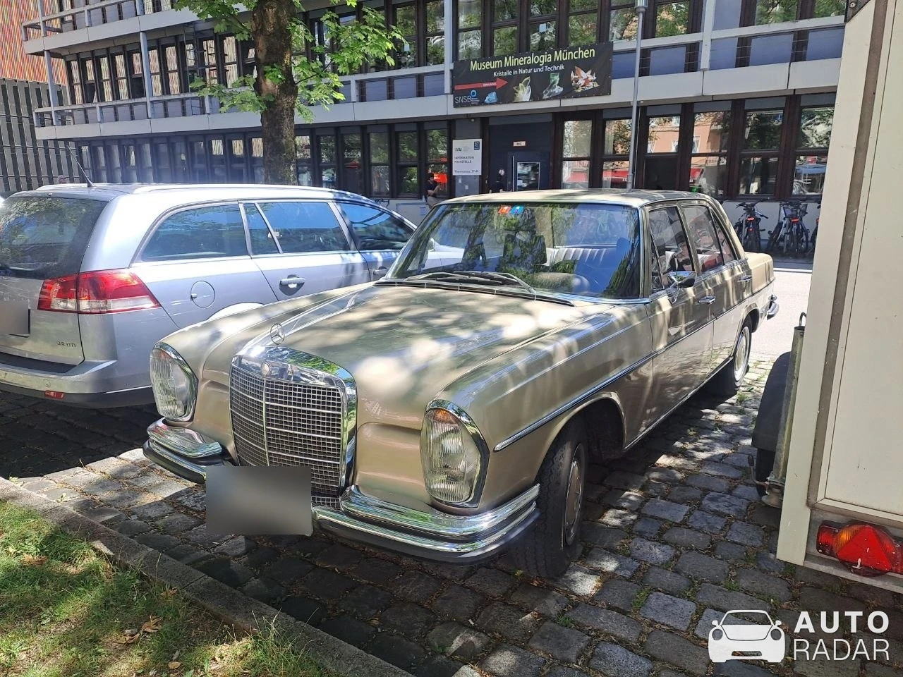 Mercedes-Benz 280 SE spotted in München