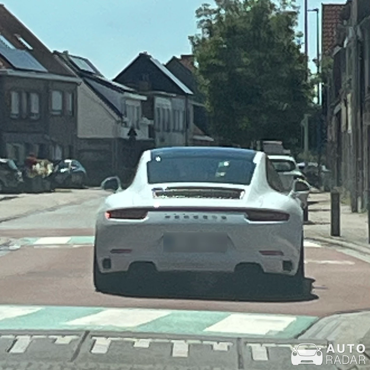Porsche 911 Carrera 3.2 spotted in Oostende