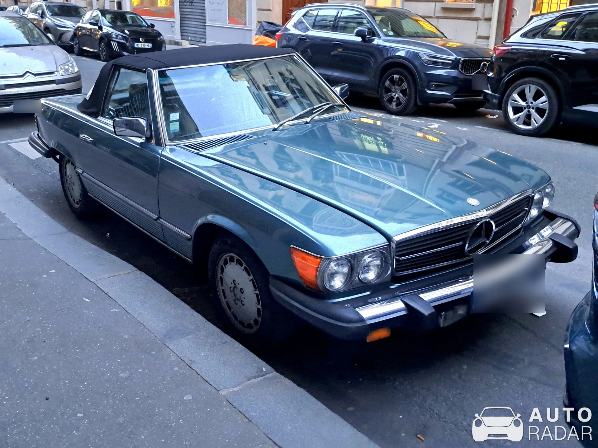 Mercedes-Benz SL 380 R107 spotted in Paris