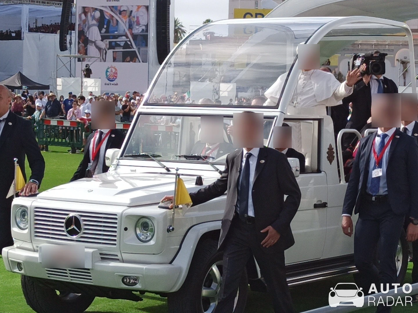 Mercedes-Benz 230G 'Papamobil' spotted