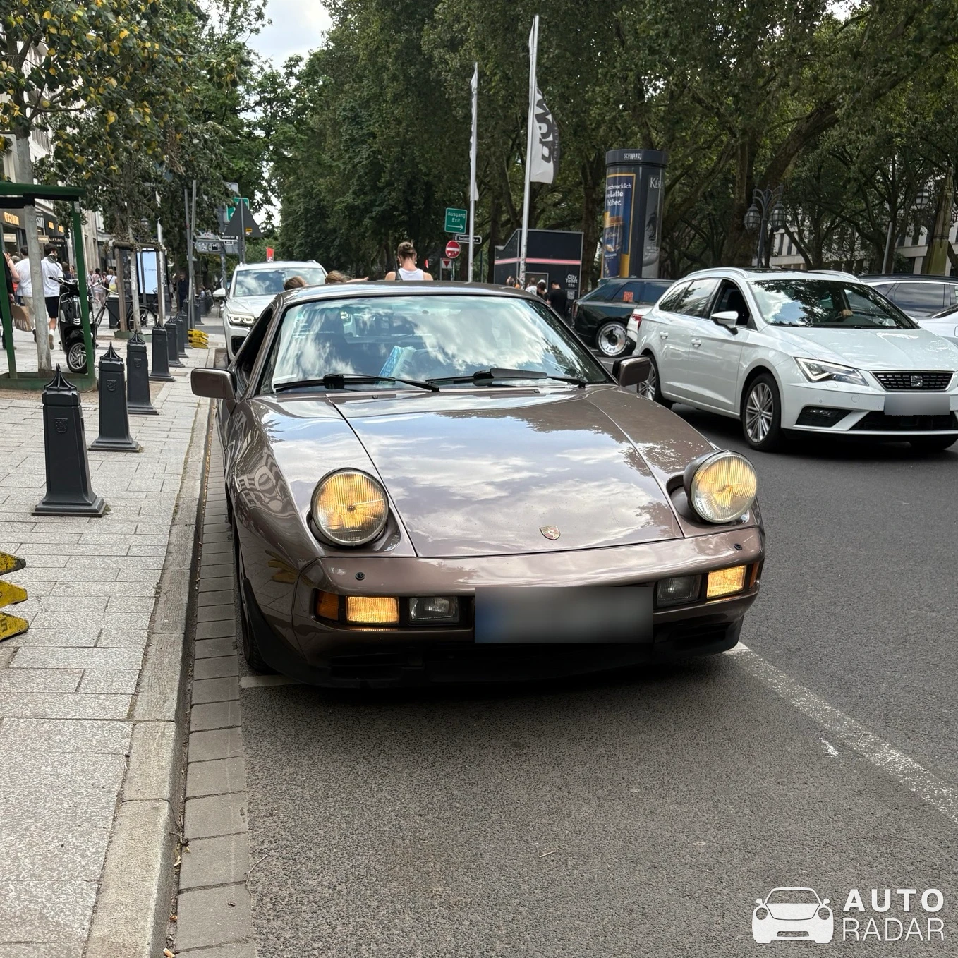 Porsche 928 spotted in Düsseldorf