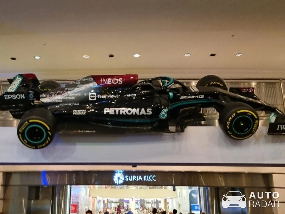 Mercedes F1 W07 Hybrid spotted in Kuala Lumpur