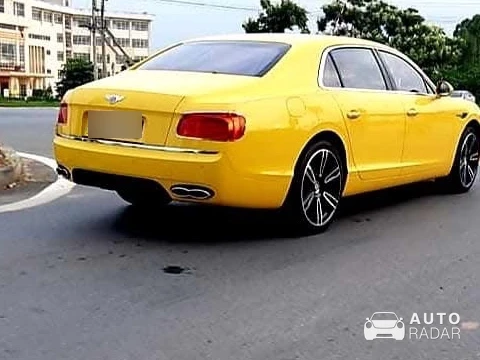 Bentley Flying Spur V8 spotted in Vĩnh Yên