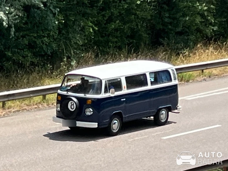 Volkswagen T2 spotted in Dommartin-lès-Toul