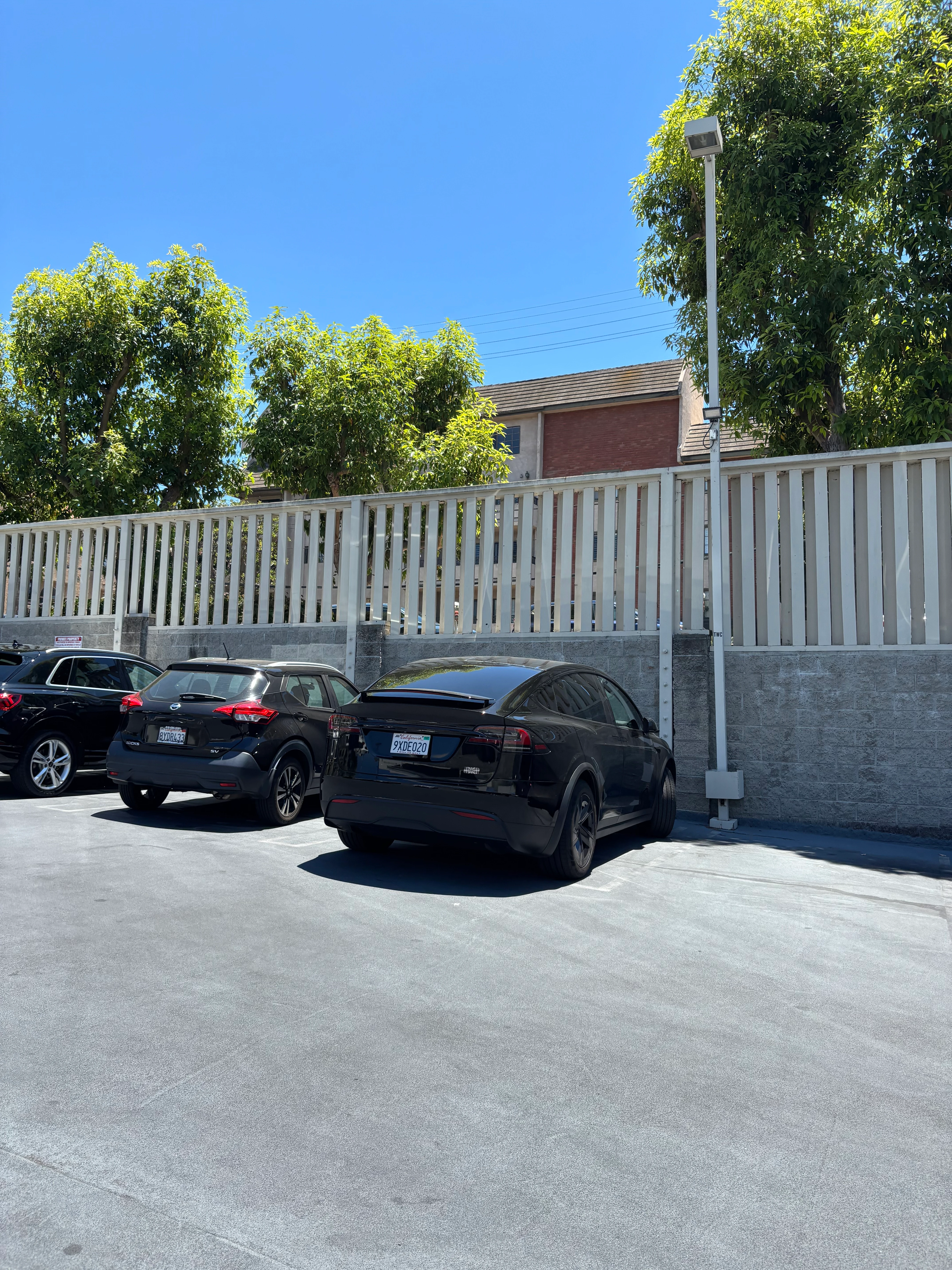 Tesla Model X Plaid spotted in Los Angeles