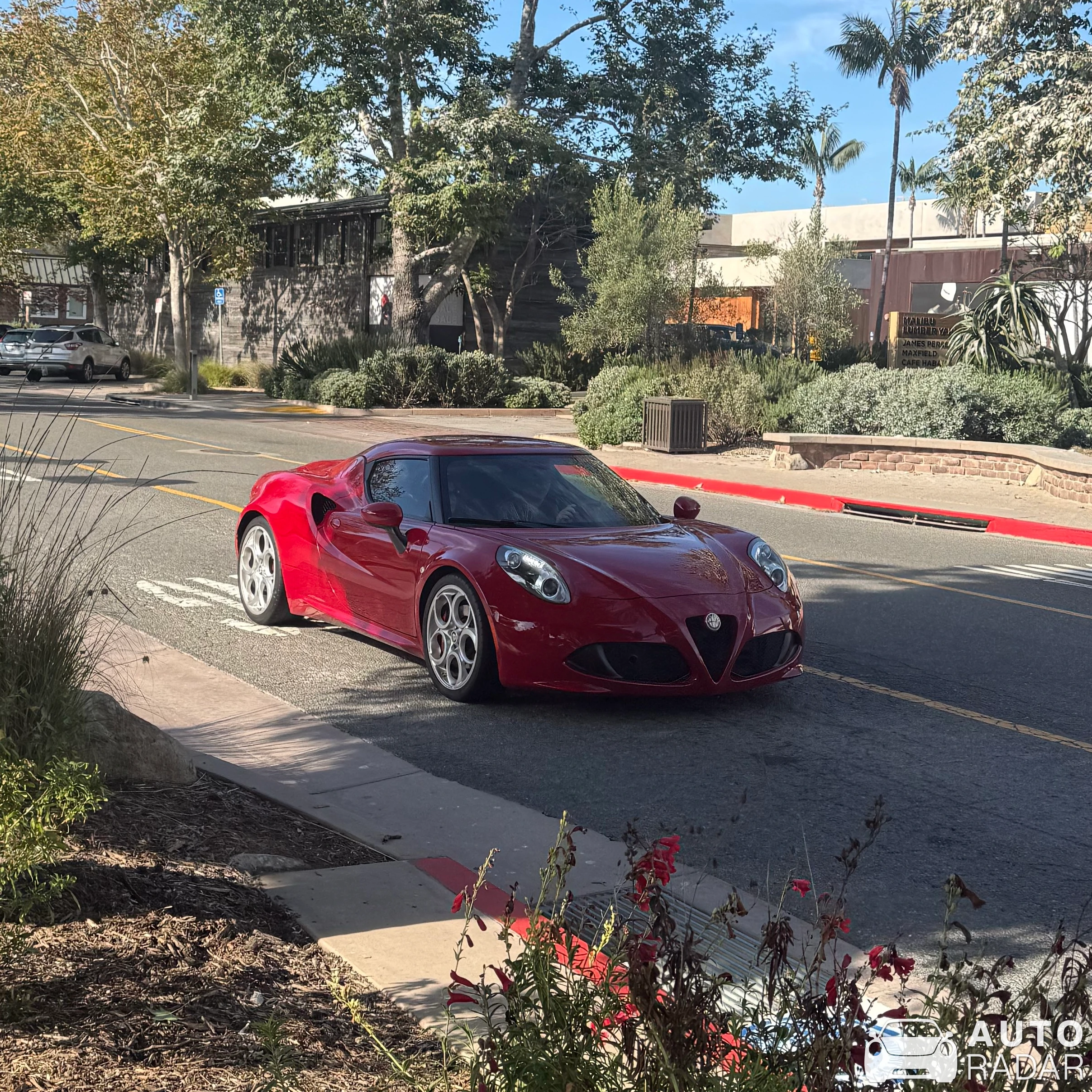 Alfa Romeo 4C Coupé spotted in Malibu