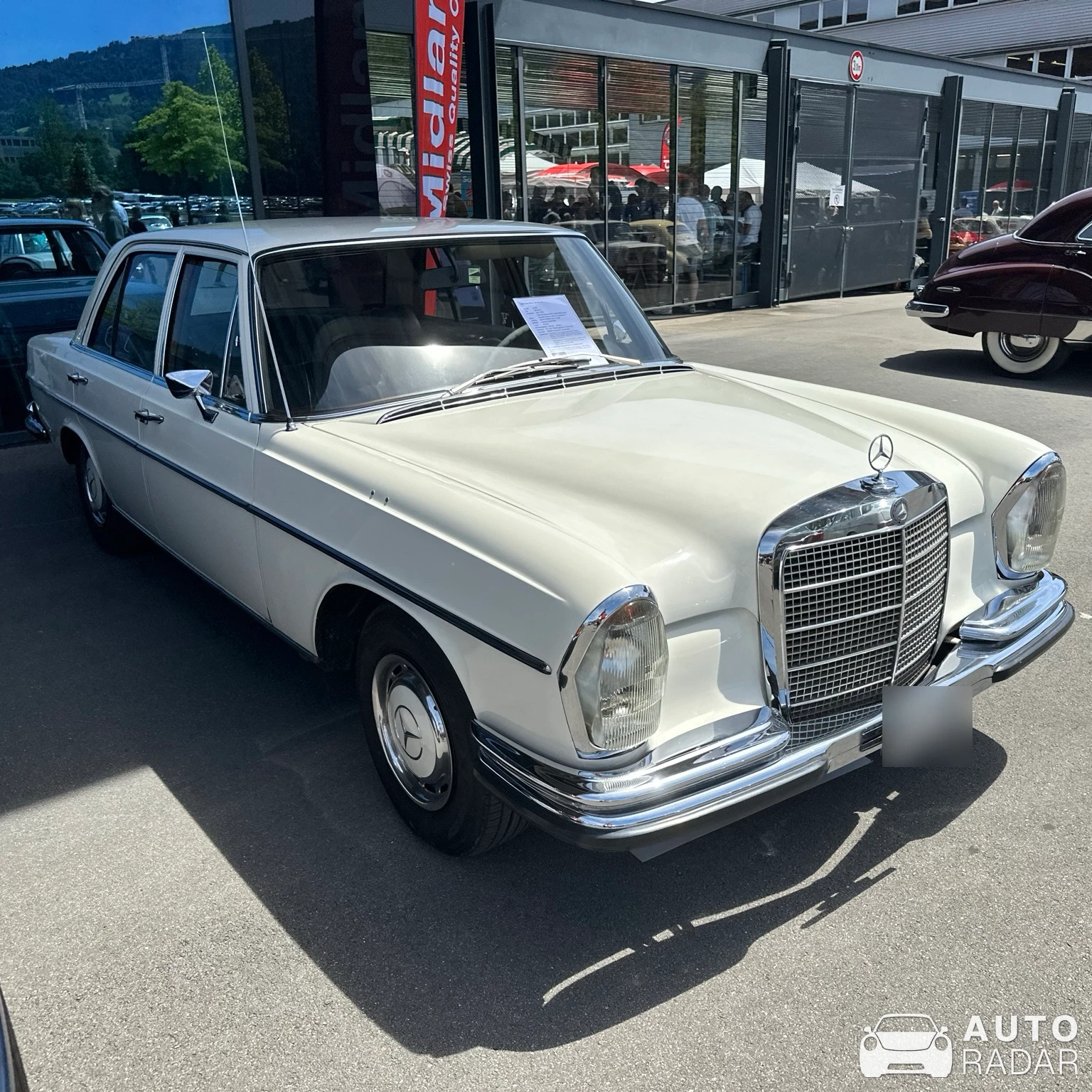 Mercedes-Benz 280 S spotted in Luzern