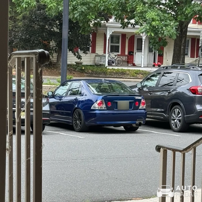 Lexus IS 200 spotted in Clinton