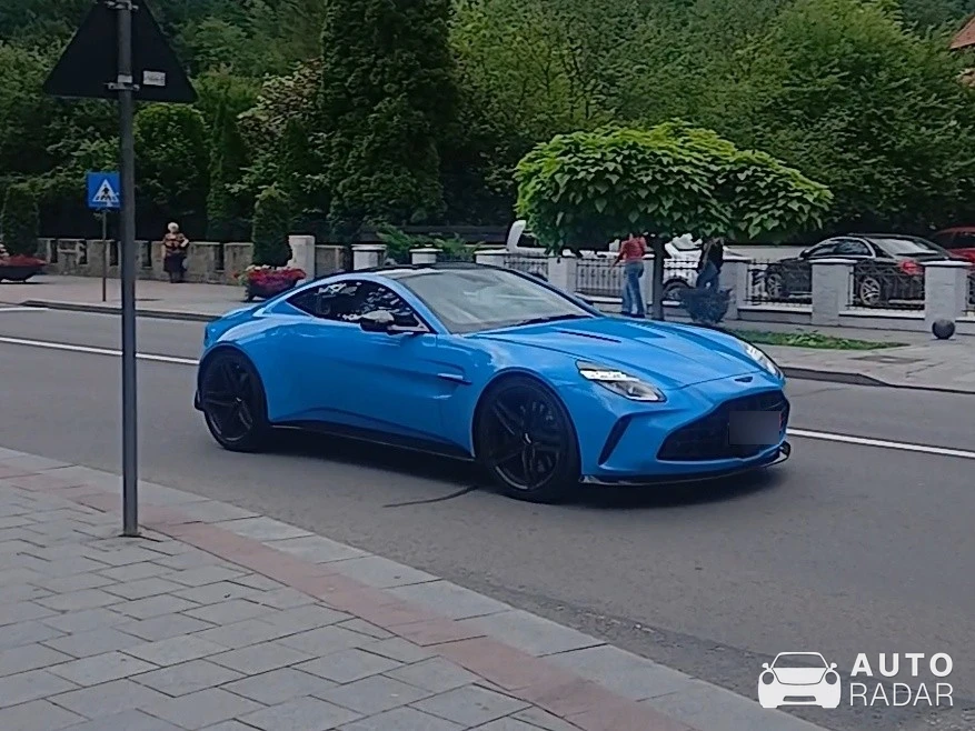 Aston Martin V8 Vantage spotted in Sinaia