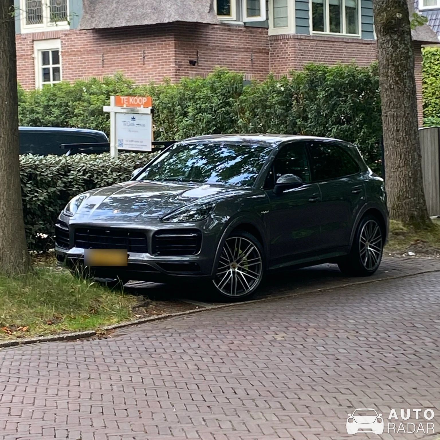 Porsche Cayenne E-Hybrid spotted in Bergen (NH)