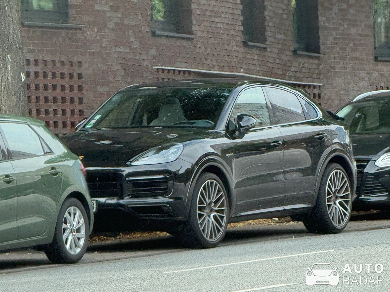 Porsche Cayenne Coupé spotted in Hamburg