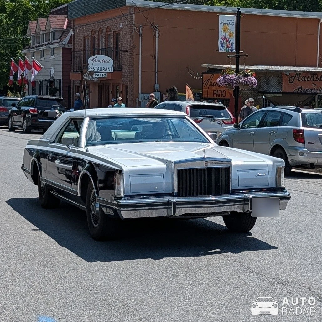 Lincoln Continental Mark V spotted in Merrickville