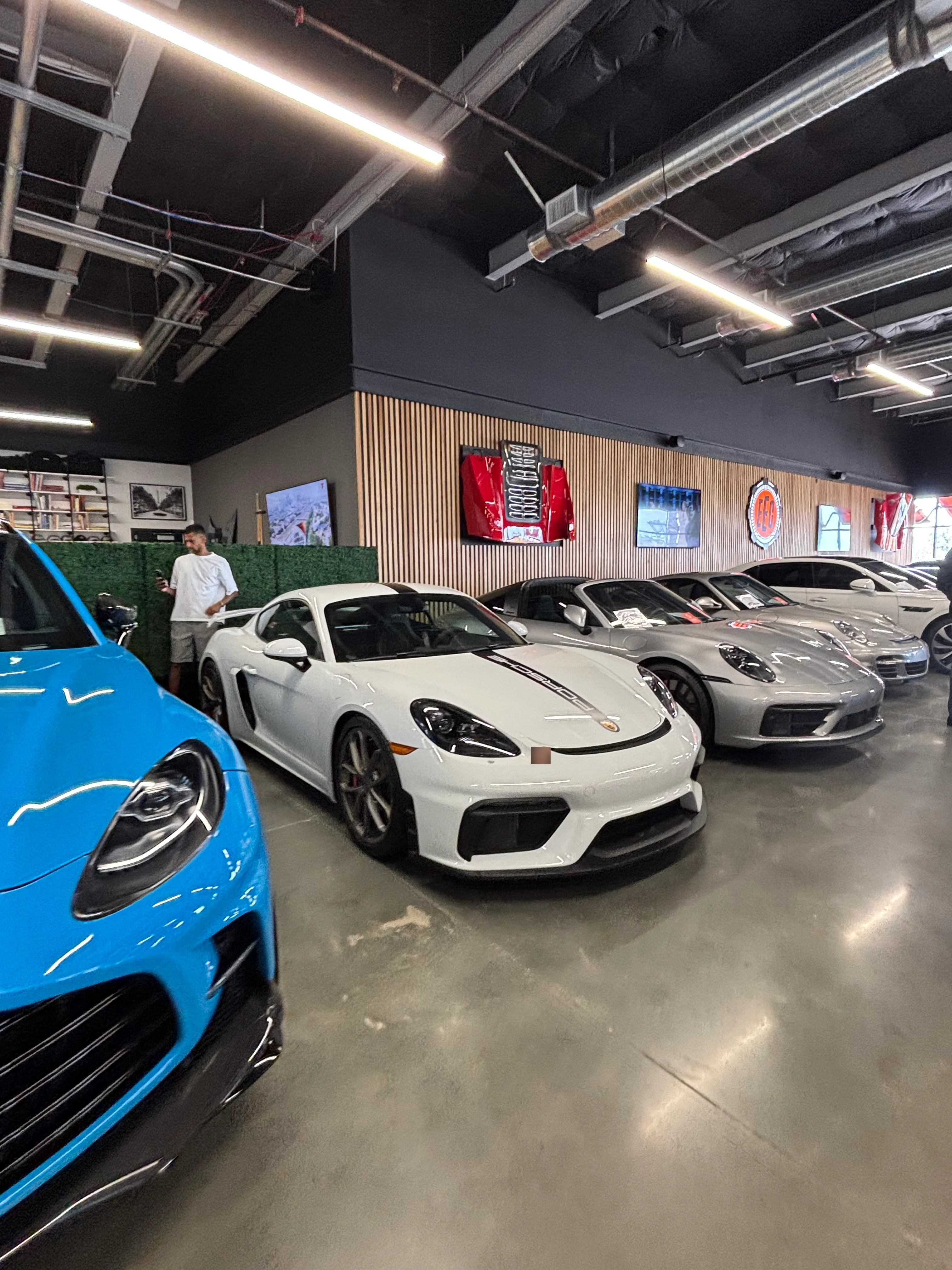 Porsche 981 Cayman GT4 spotted in San Clemente