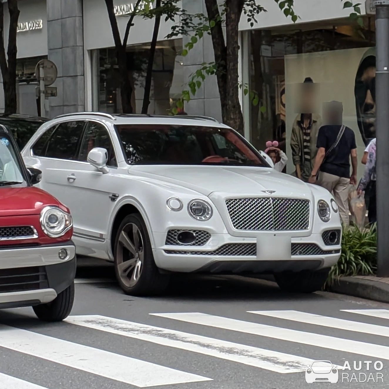 Bentley Bentayga EWB spotted in 中央区