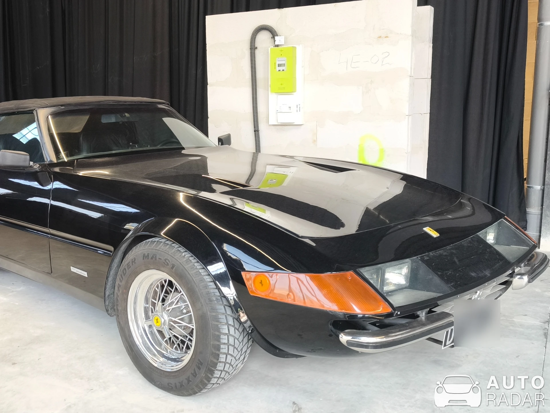 Ferrari 365 GTS/4 Daytona spotted in Viry-Châtillon
